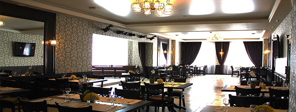Зал ресторана Красные Холмы в Павлово